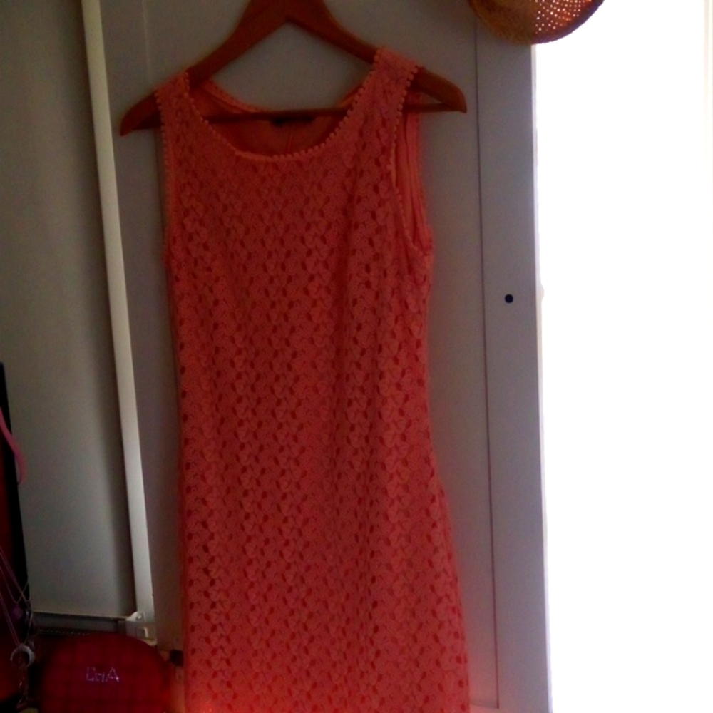 Sleeveless lacey style midi dress.